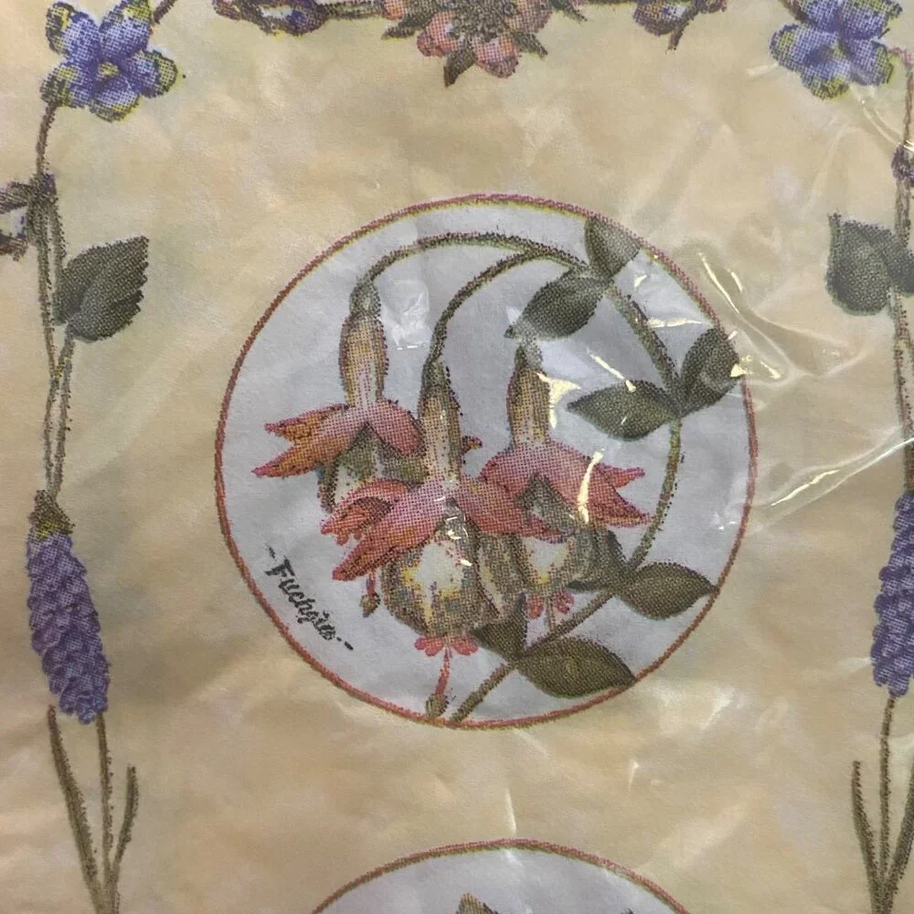Spring Flowers Special‎ Occasion Napkins Guest Towels 3 Ply (16) Daffodil Violet
